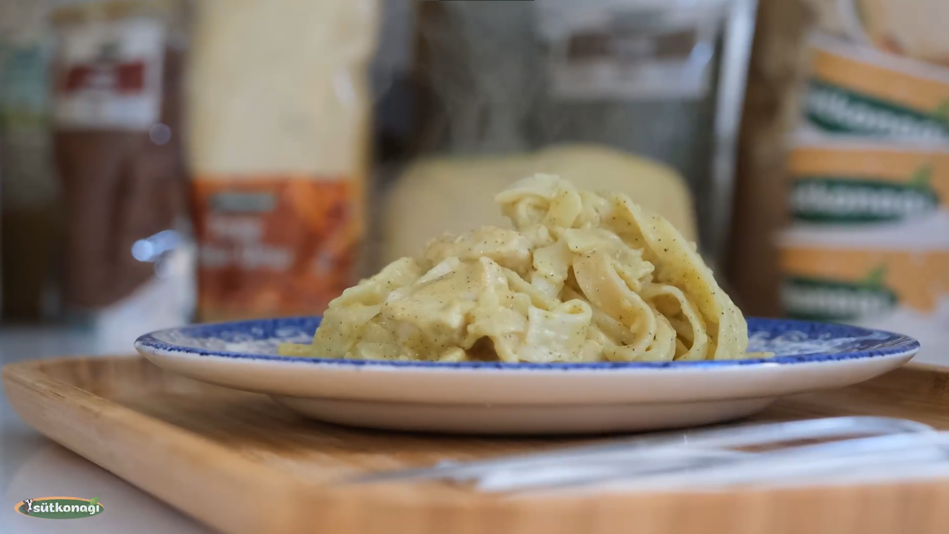 Köri Soslu Tavuklu Tagliatelle