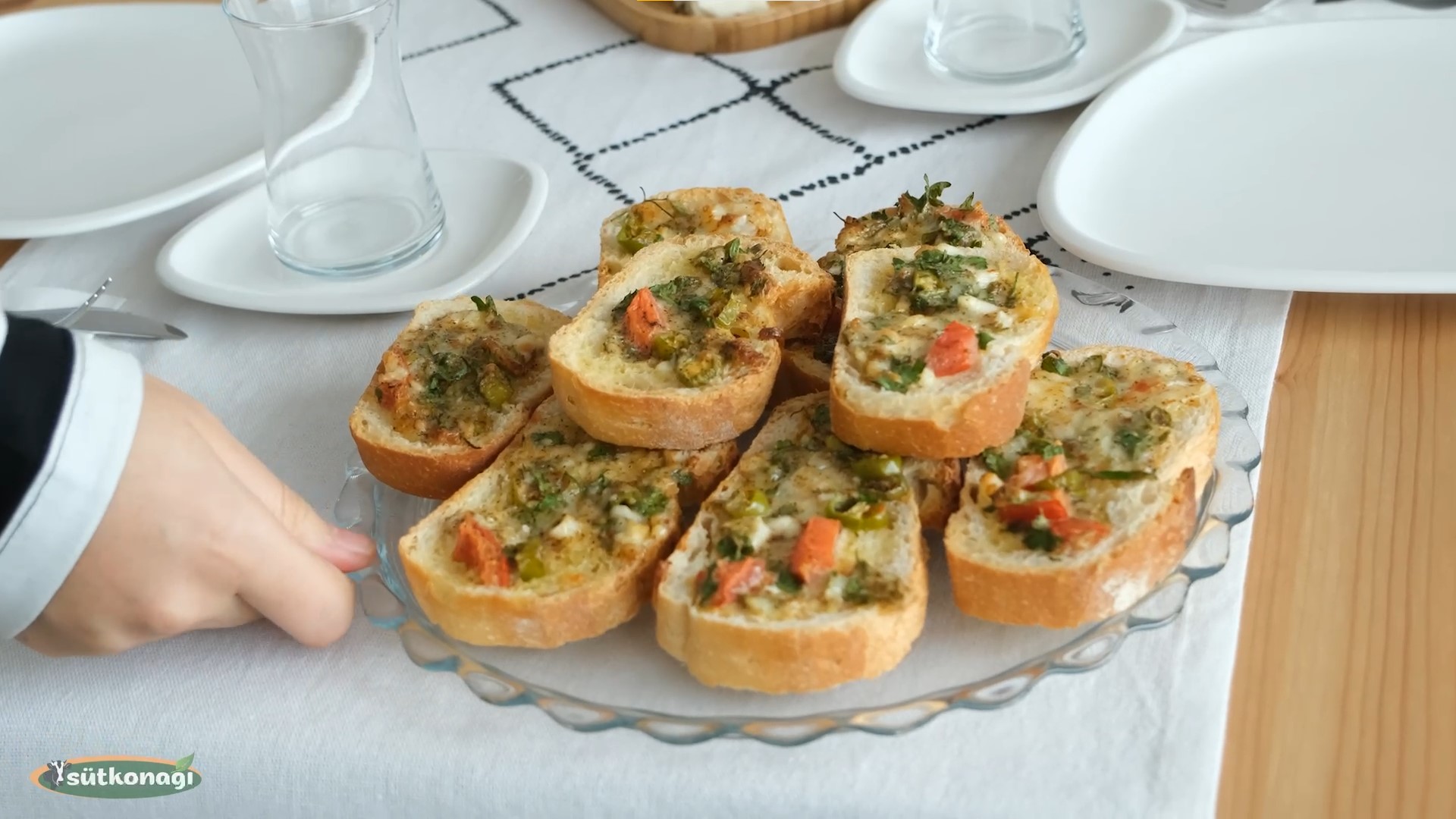 Ekmek Pizzası Tarifi